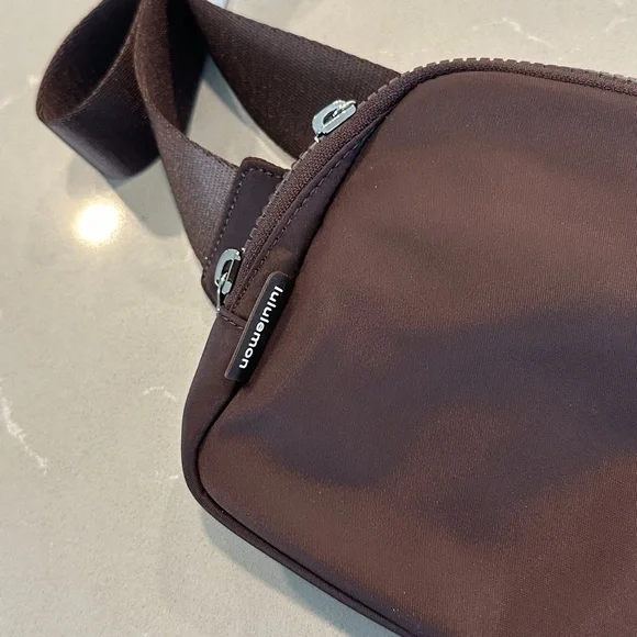 Lululemon Everywhere Belt Bag 2L Large French Press NWT - Picture 3 of 5